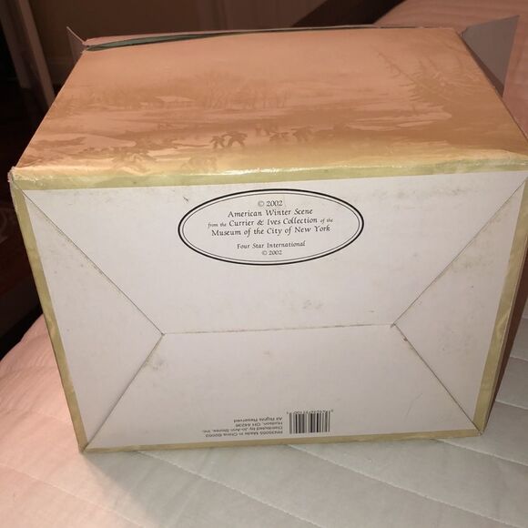 American Winter Scene Decorative Hand Painted Porcelain House Museum if NY - Picture 12 of 13